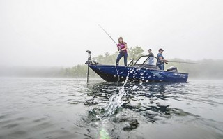 cl-cf195w-1950-fish-hawk-398925-hero